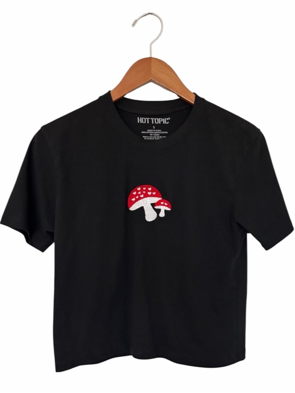 Hot Topic NWOT Embroidered Red Heart Mushroom Black Cropped Tee Small